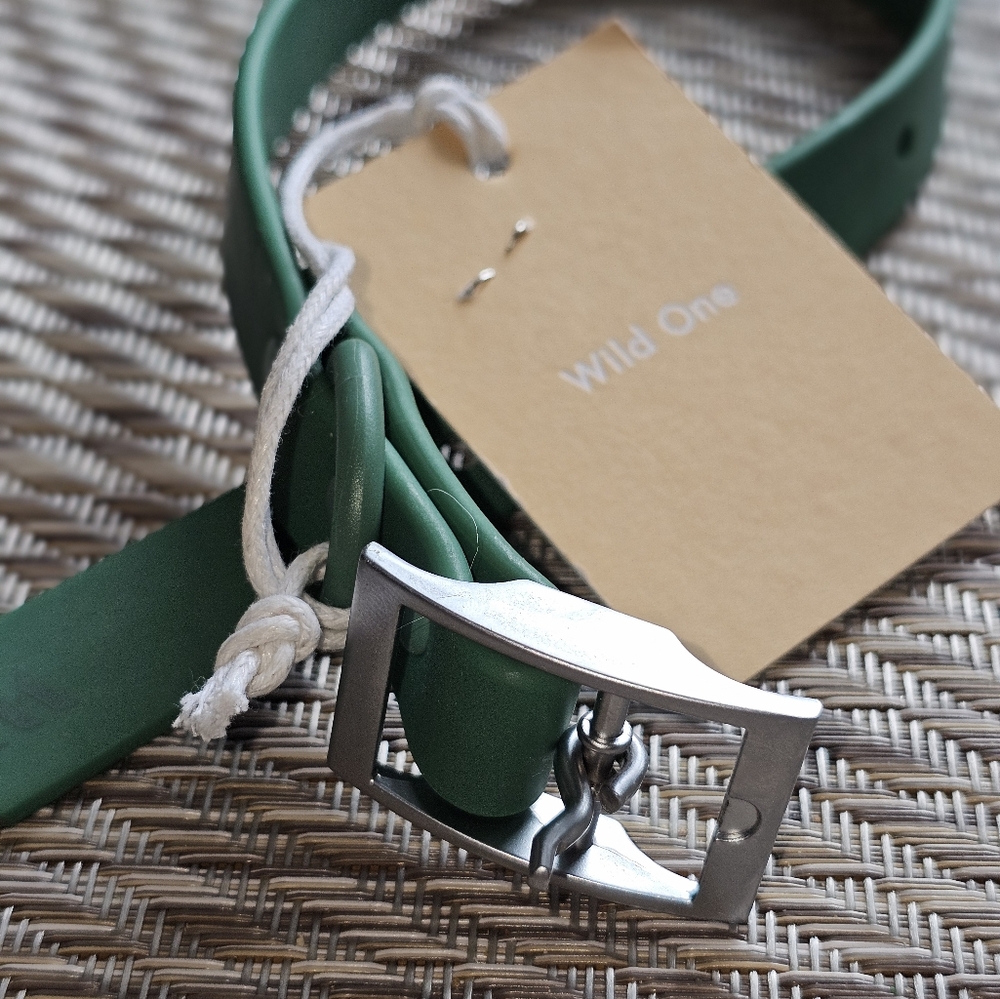 Wild One medium dog collar